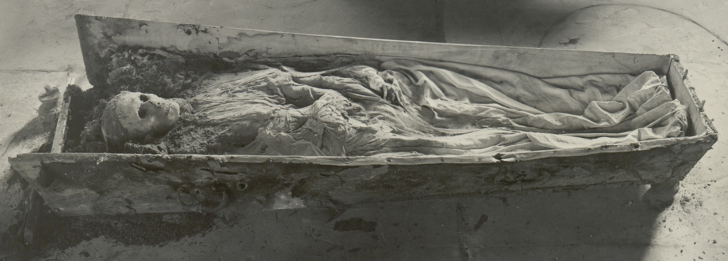 Begravning från grav 71