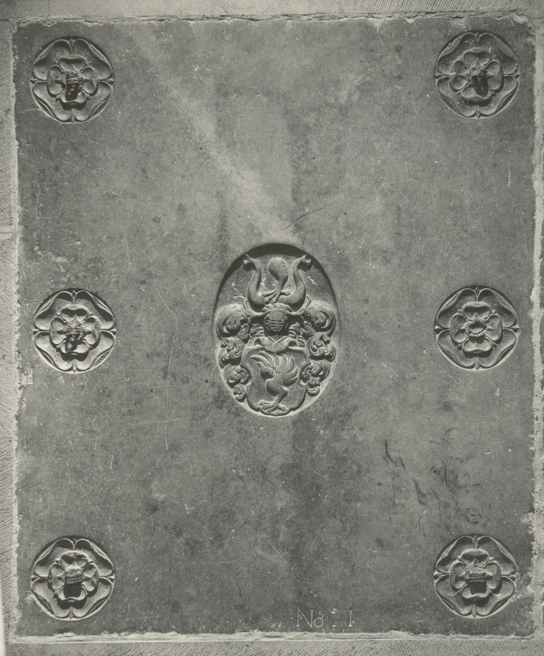 Gyldenklous gravhäll