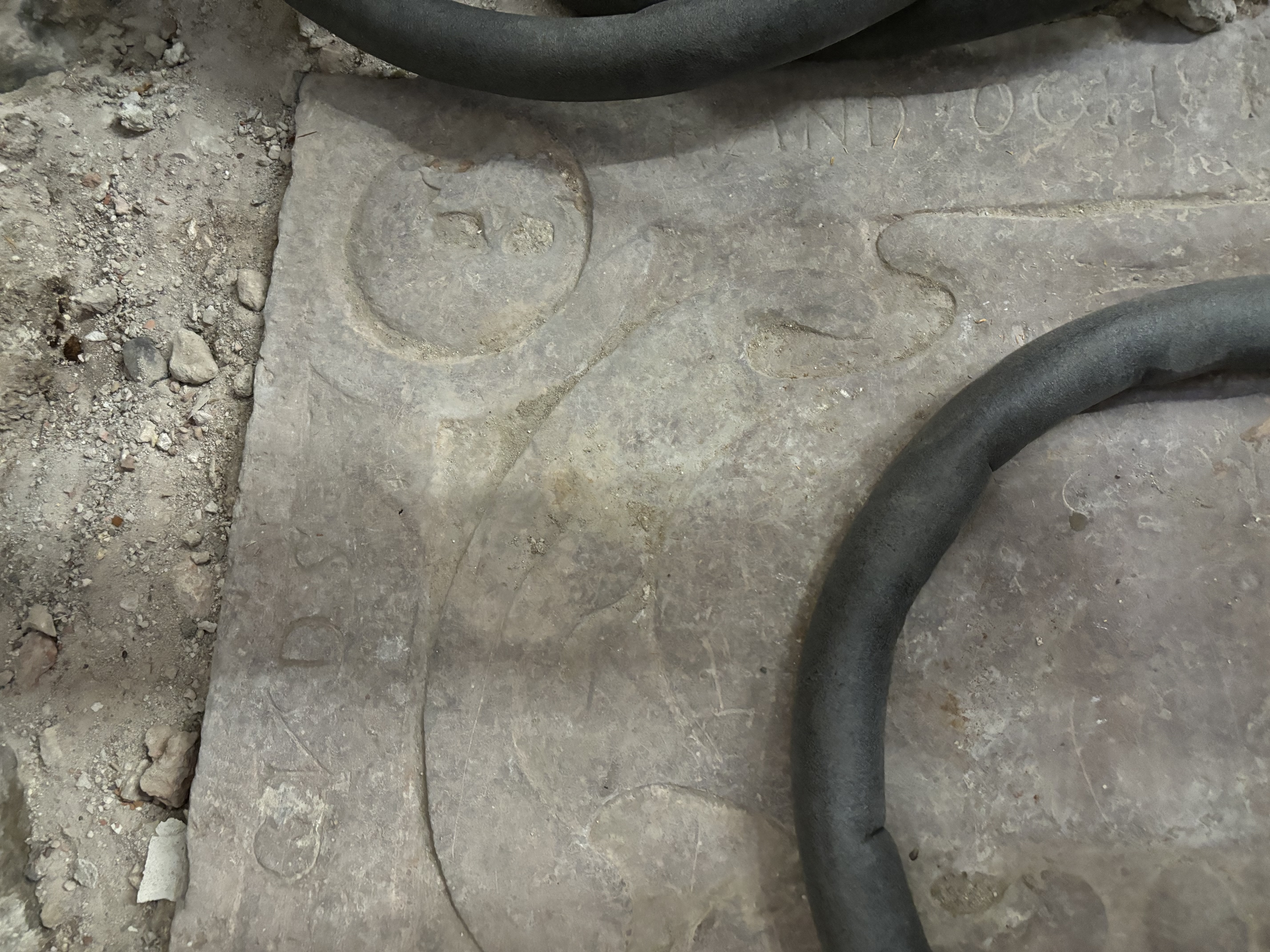 Oidentifierad gravhäll 2